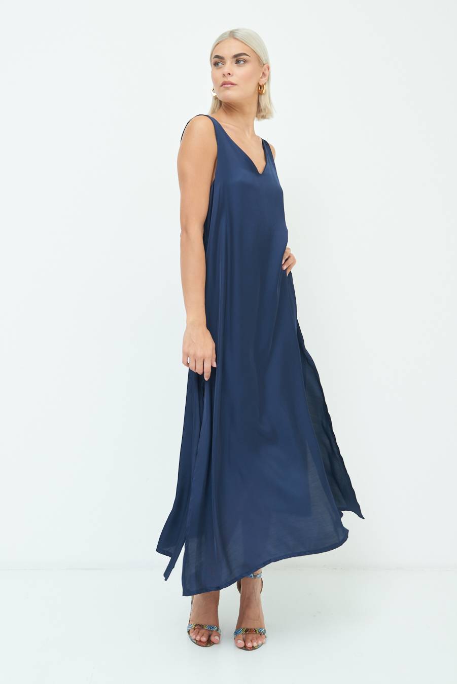 Kikisix ABITO LUNGO SMANICATO CON SPACCHI BLU Negozio