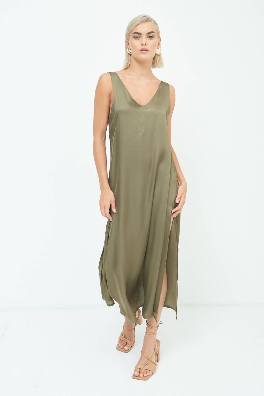 Kikisix ABITO LUNGO SMANICATO CON SPACCHI VERDE MILITARE Nuova