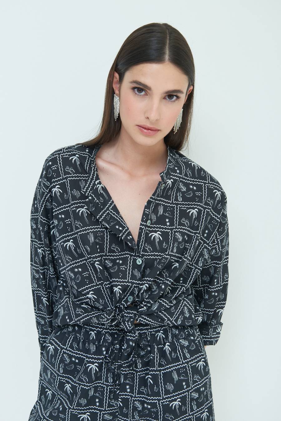 Kikisix CAMICIA CON NODO STAMPA PALME NERO In Vendita