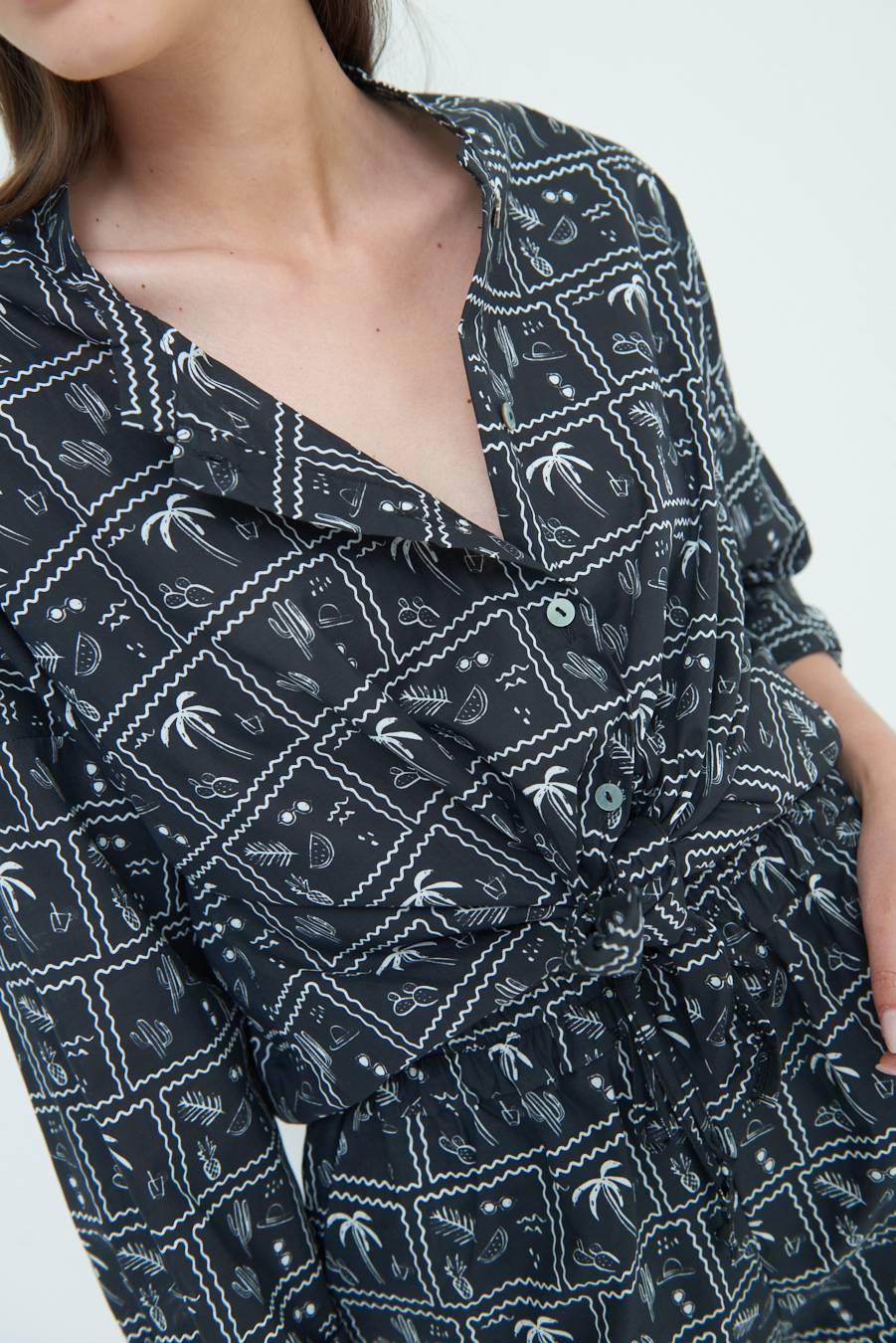 Kikisix CAMICIA CON NODO STAMPA PALME NERO In Vendita