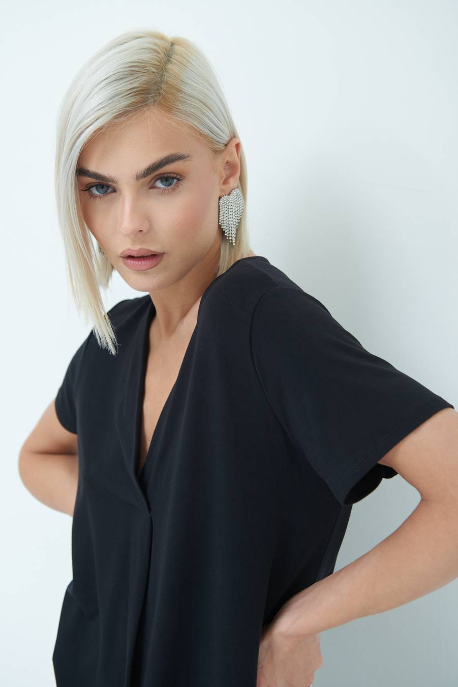 Kikisix MAGLIA VISCOSA MANICA CORTA NERO Pezzi Unici