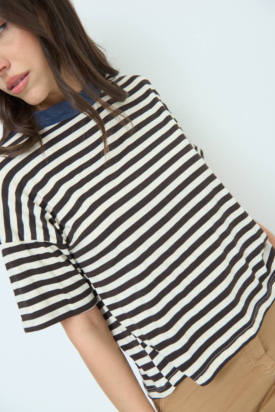Kikisix T-SHIRT OVER RIGA CON FIOCCHI VISCOSA/LINO MORO Negozi Online