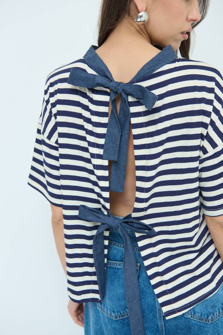 Kikisix T-SHIRT OVER RIGA CON FIOCCHI VISCOSA/LINO BLU Acquista Ora