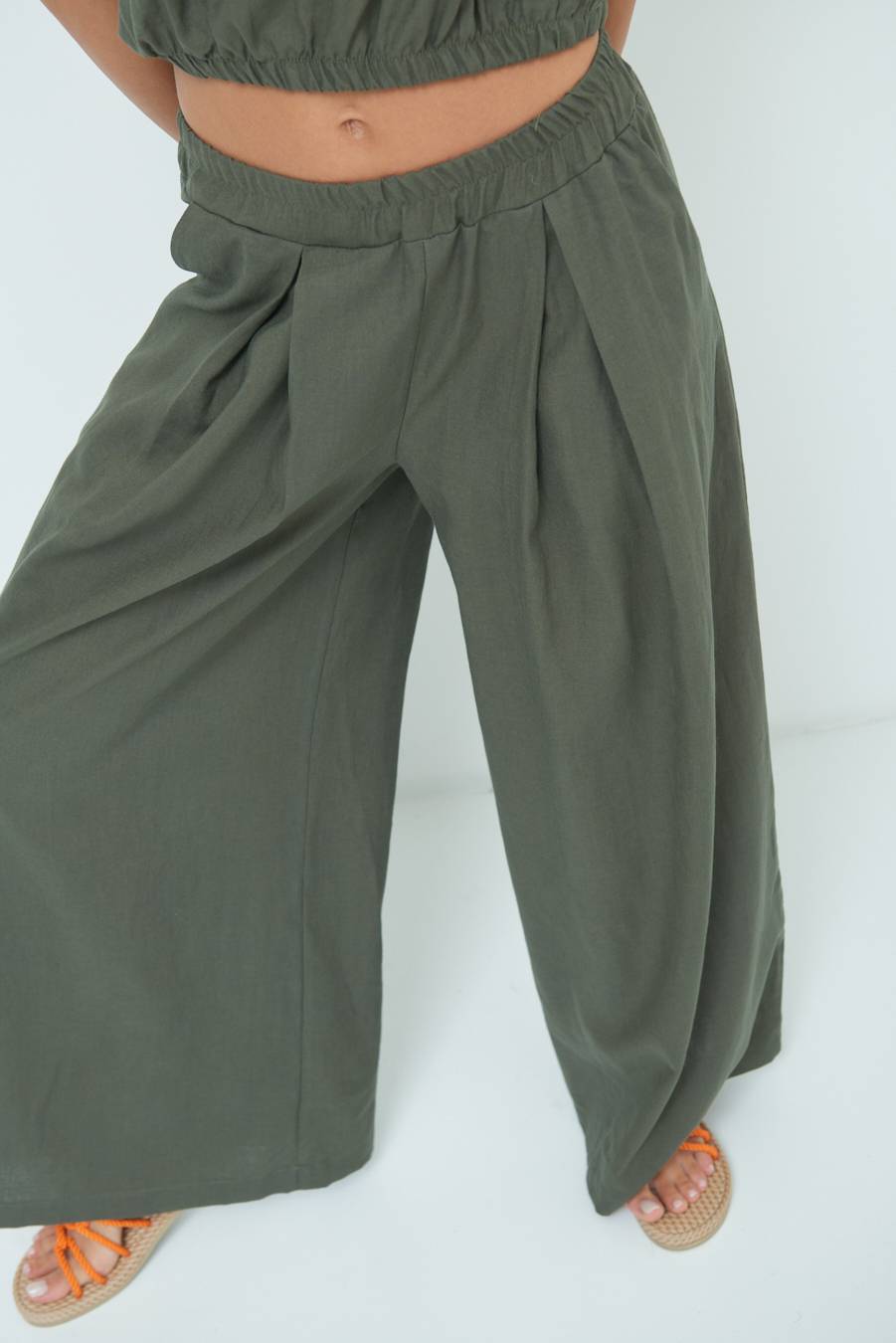 Kikisix PANTA PALAZZO CON PINCE VERDE MILITARE Economico