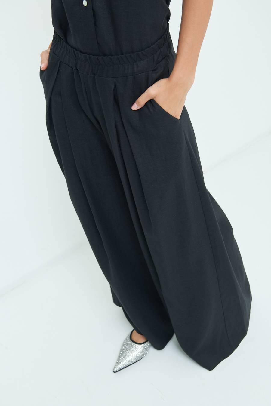 Kikisix PANTA PALAZZO CON PINCE NERO Outlet
