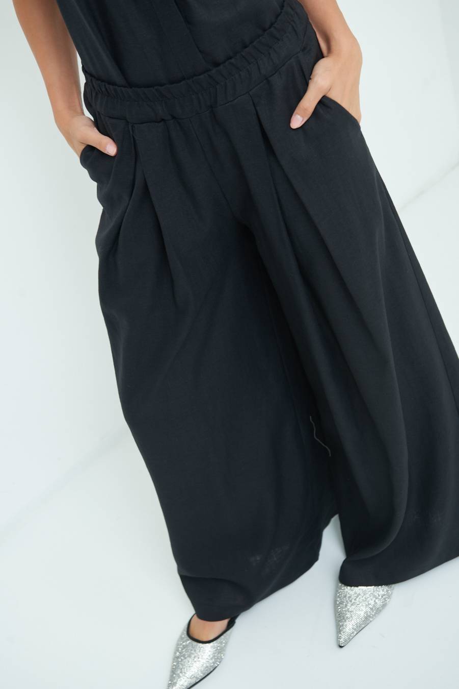 Kikisix PANTA PALAZZO CON PINCE NERO Outlet