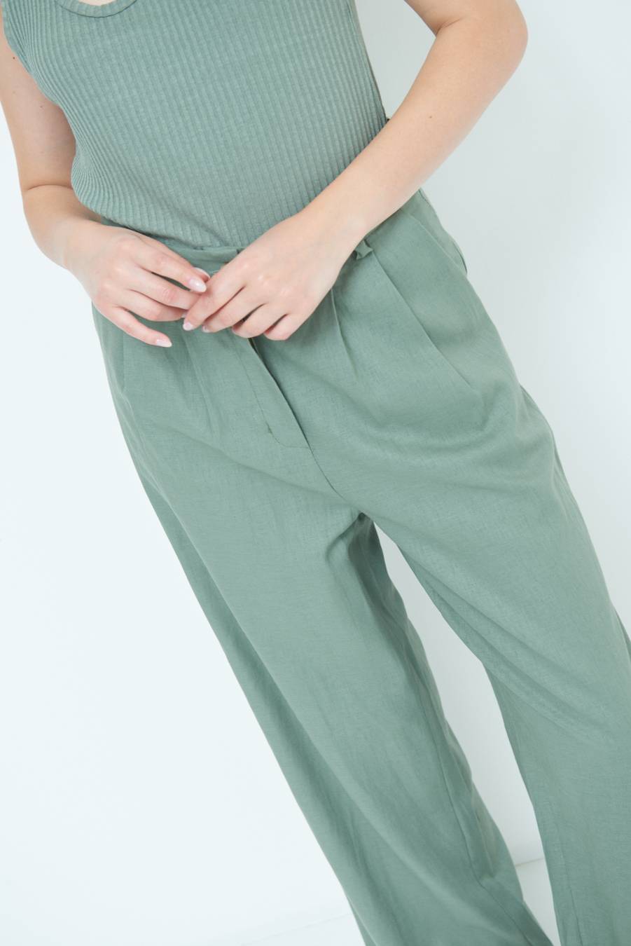 Kikisix PANTA PALAZZO CON PINCE VERDE MILITARE 2025