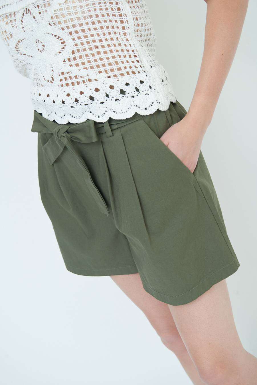 Kikisix SHORT CON CINTURA FASCIA VERDE MILITARE Affare Del Giorno