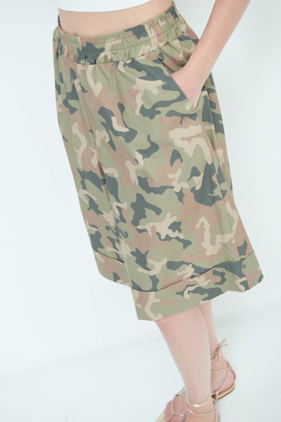 Kikisix BERMUDA CON BALZA CAMOUFLAGE VERDE MILITARE Online Outlet