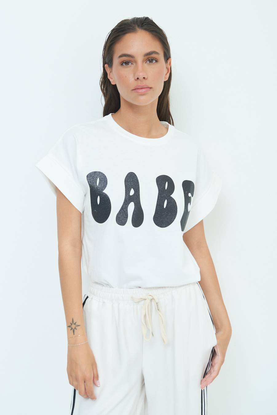 Kikisix T-SHIRT "BABE" NERO Comprane uno, ottenene uno gratis