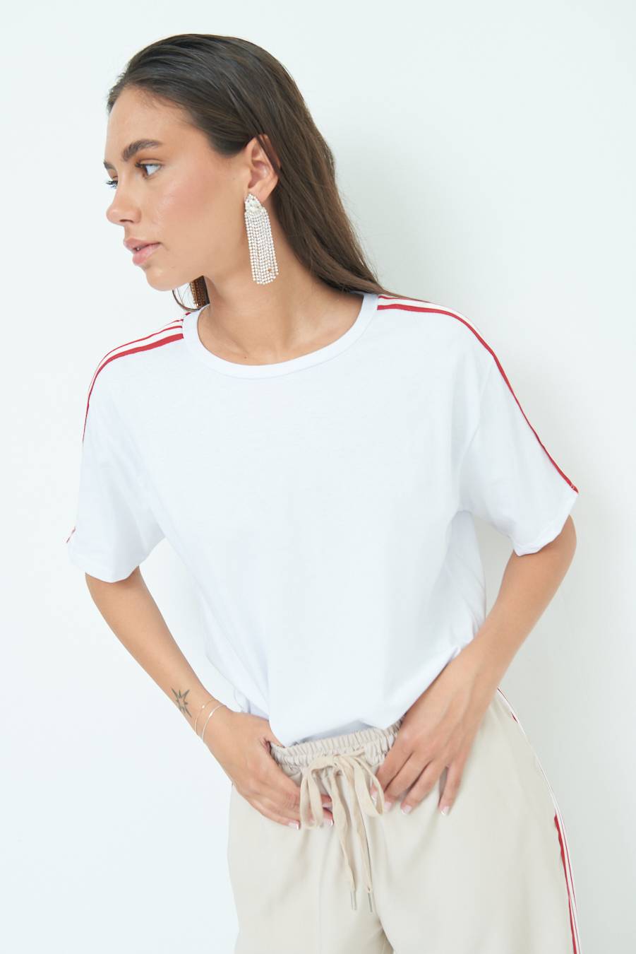 Kikisix T-SHIRT OVER CON COSTINA ROSSO Offerte speciali