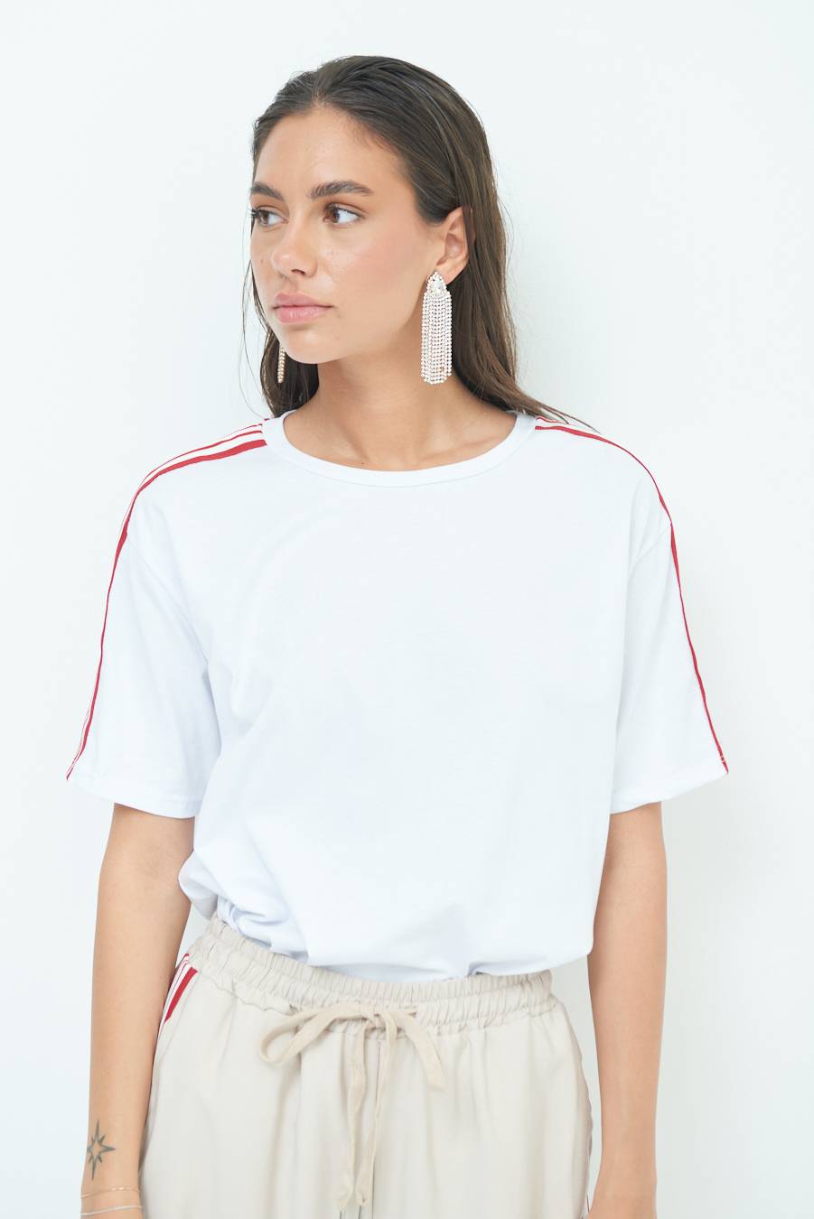 Kikisix T-SHIRT OVER CON COSTINA ROSSO Offerte speciali