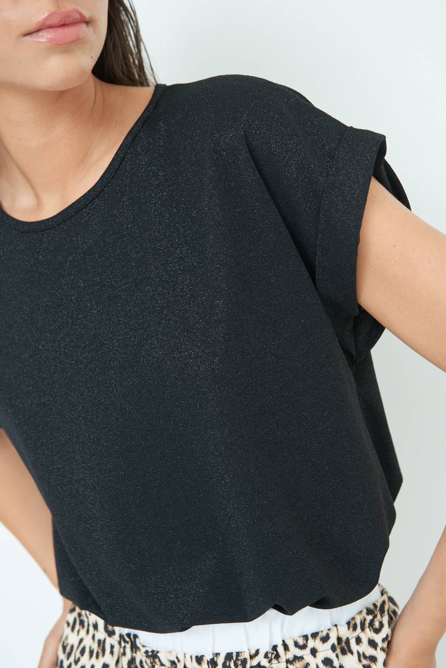 Kikisix T-SHIRT OVER CON RISVOLTO LUREX NERO Sconti VIP