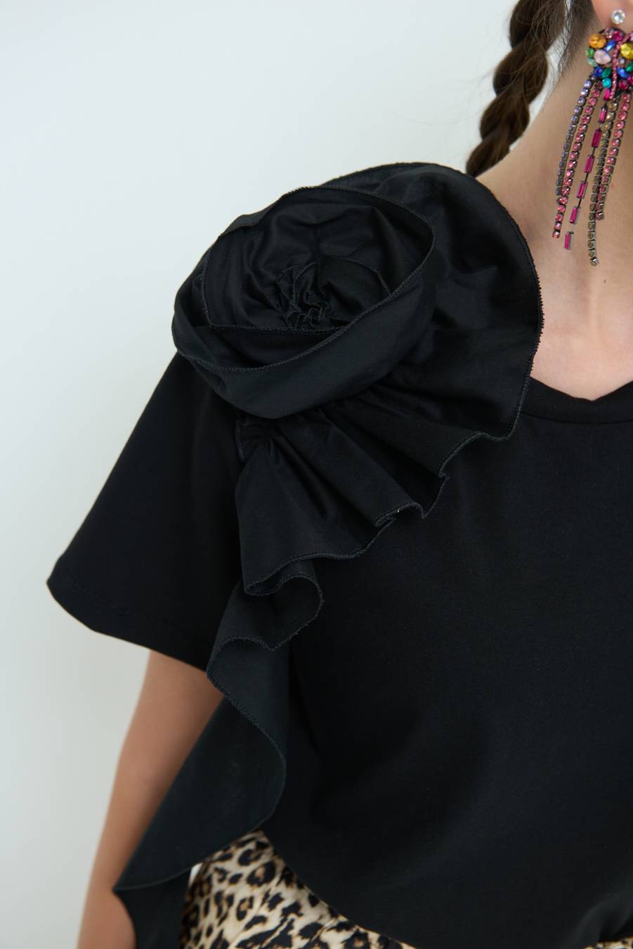 Kikisix T-SHIRT FIORE POPELINE NERO Ultimo giorno