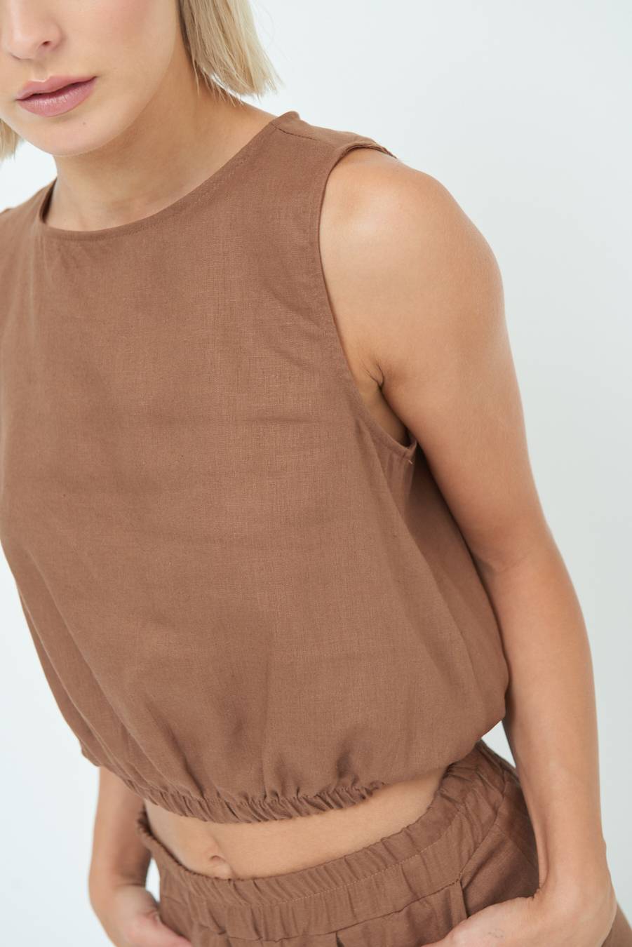 Kikisix TOP CORTO CON ELASTICO CIOCCOLATO 50% di sconto con spedizione gratuita