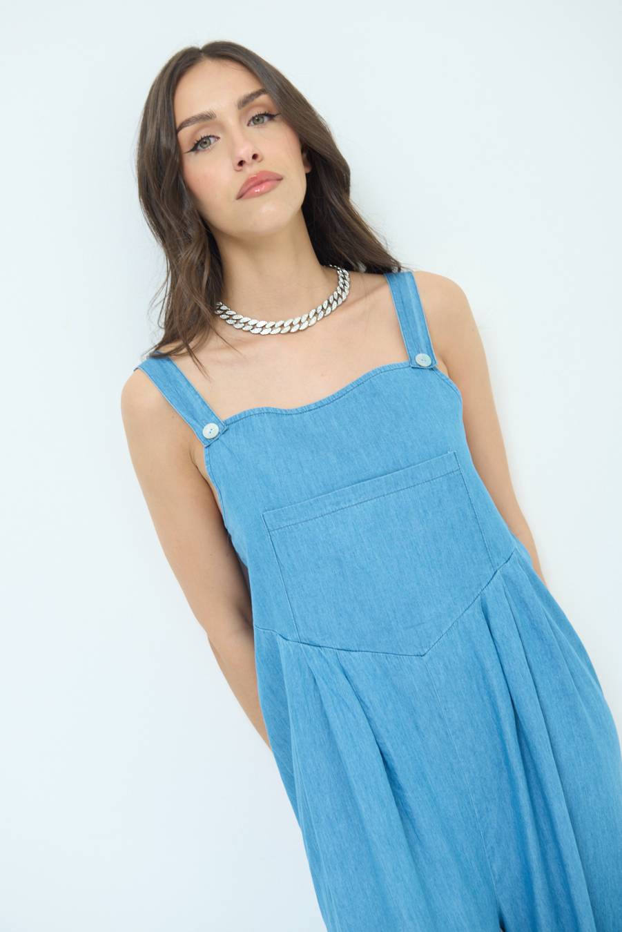 Kikisix SALOPETTE TASCA DAVANTI CHAMBRAY BLU MEDIO Novità