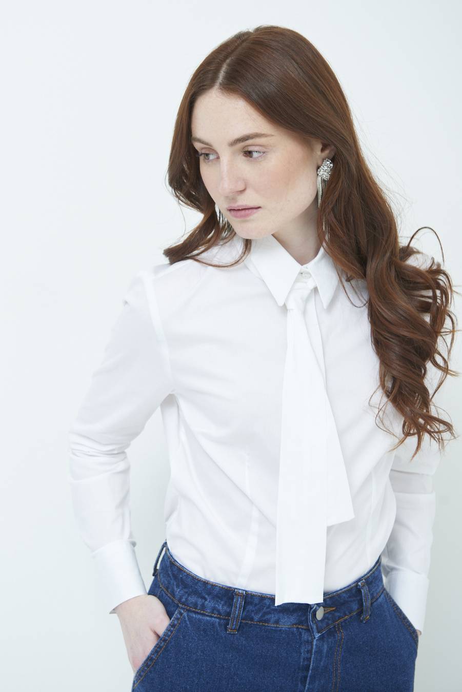 Kikisix CAMICIA CON CRAVATTA IN TINTA BIANCO Promozione