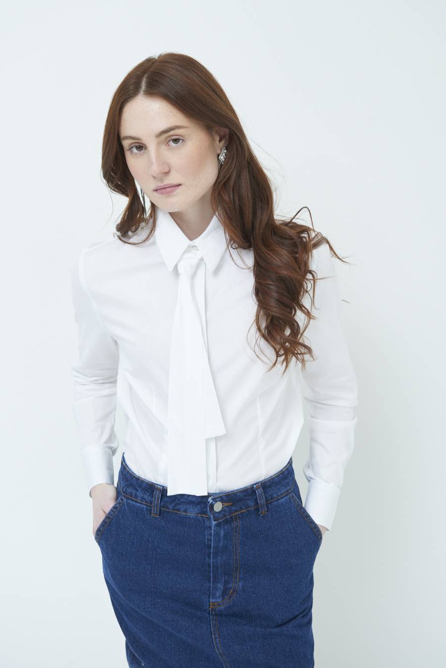 Kikisix CAMICIA CON CRAVATTA IN TINTA BIANCO Promozione