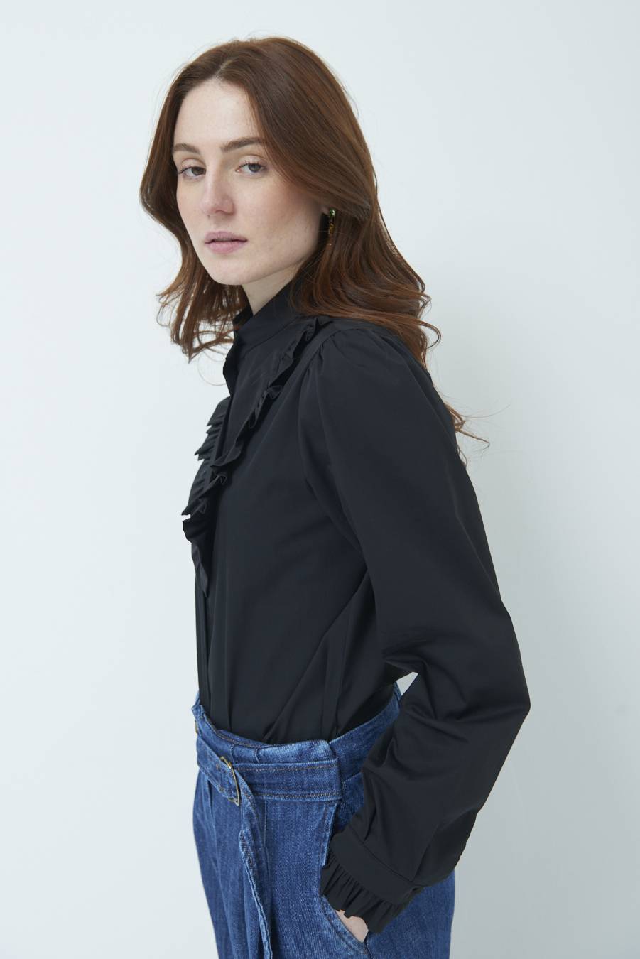 Kikisix CAMICIA CON ROUCHE NERO Pezzi Unici