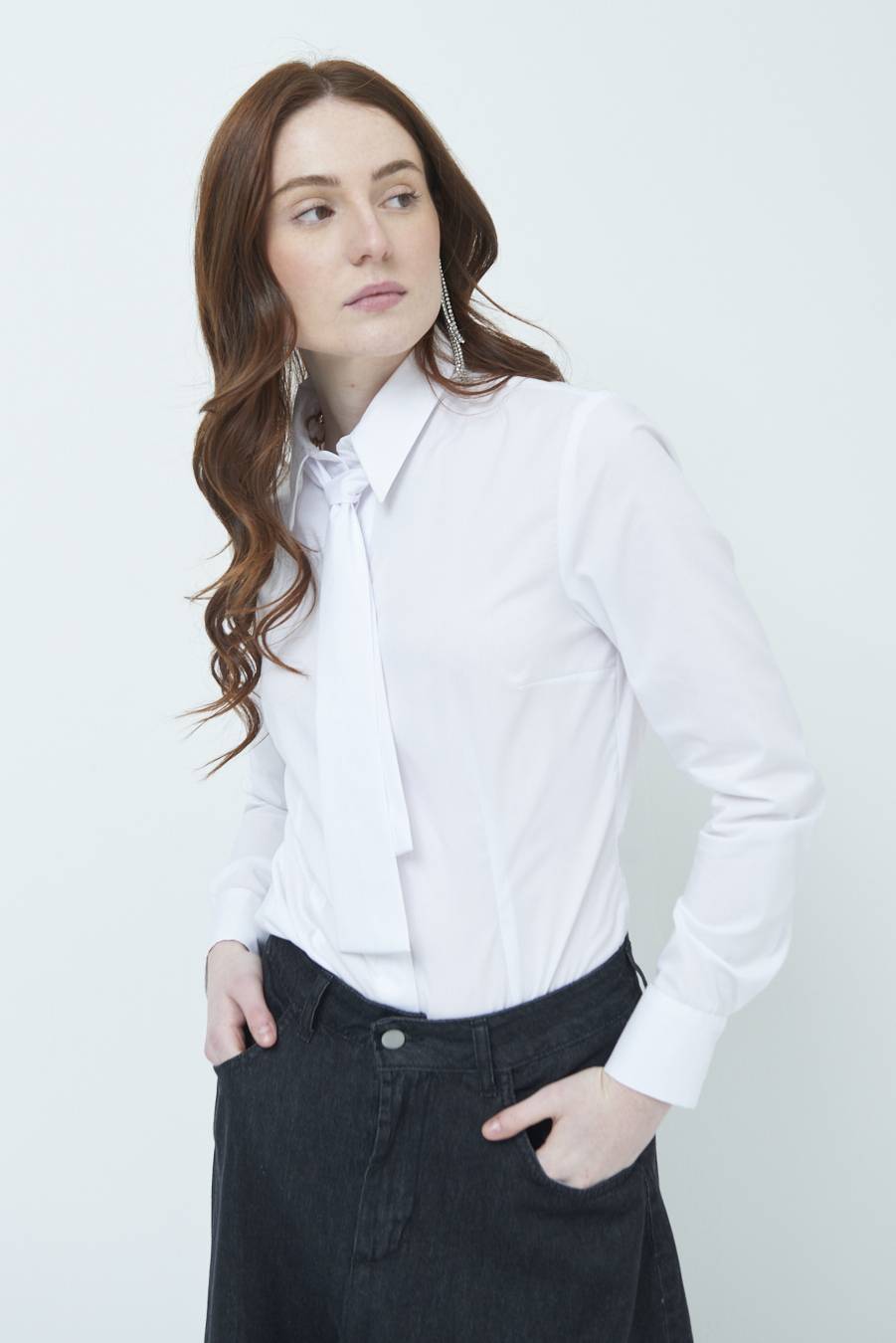Kikisix CAMICIA CON CRAVATTA IN TINTA BIANCO Negozi Online