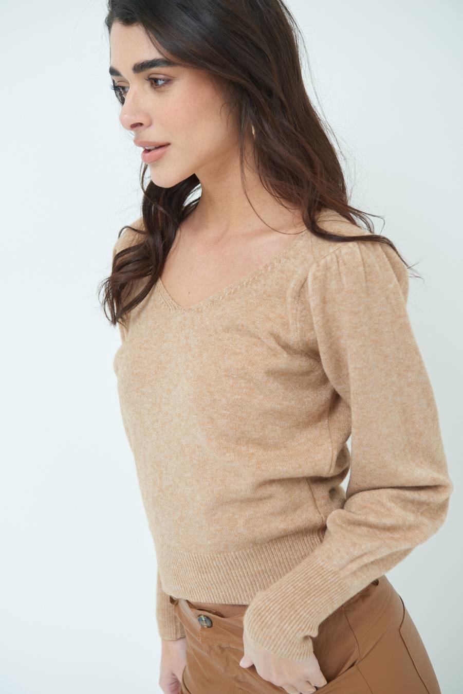 Kikisix MAGLIA SCOLLO V CON MANICA INCRESPATA CAMMELLO Consegna Veloce