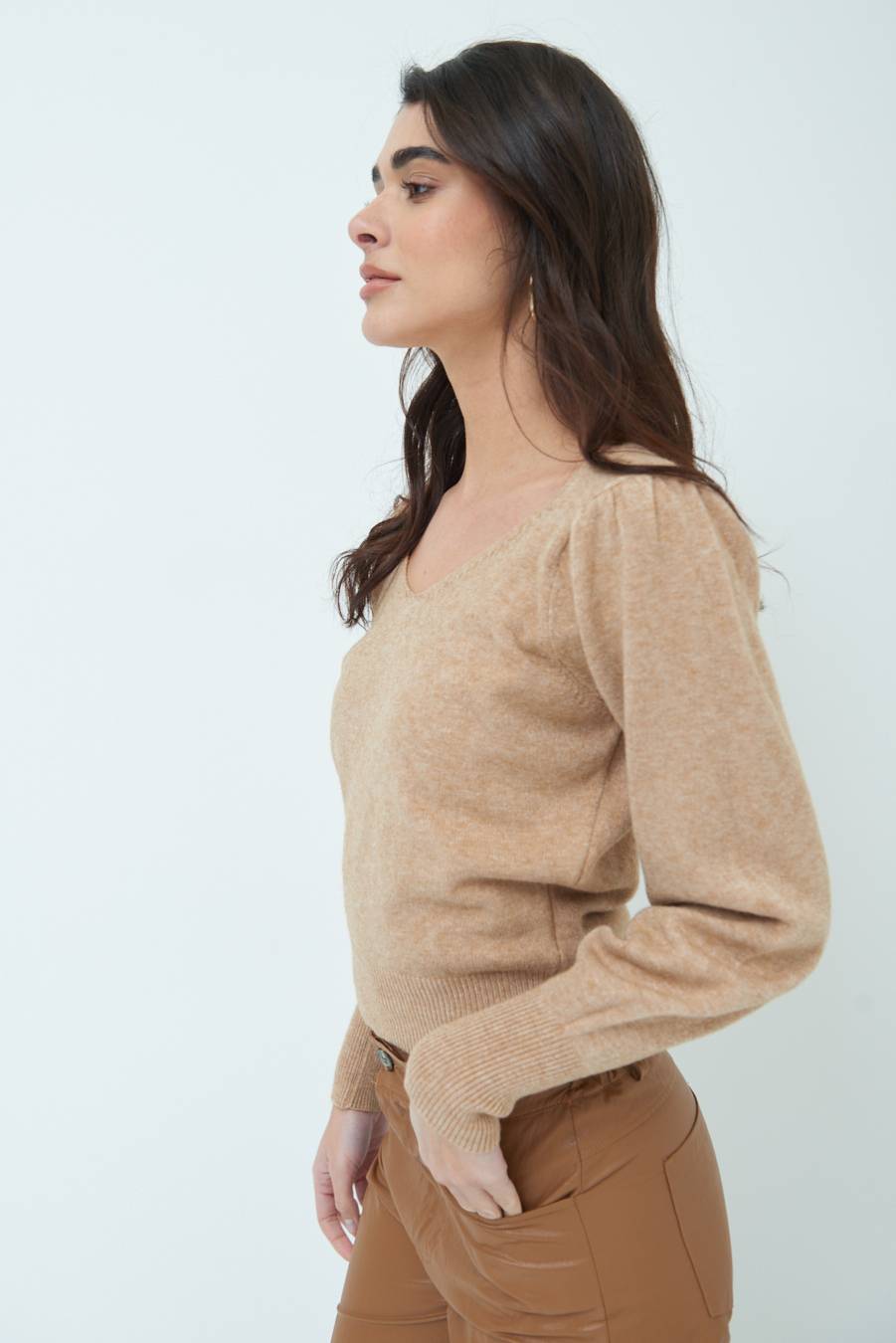Kikisix MAGLIA SCOLLO V CON MANICA INCRESPATA CAMMELLO Consegna Veloce