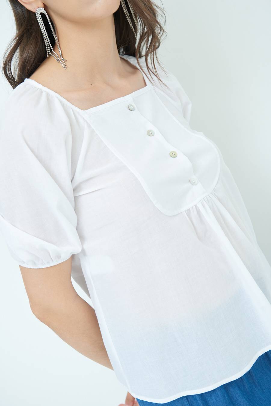 Kikisix CAMICIA CON BOTTONCINI DAV. COTONE BIANCO Offerta