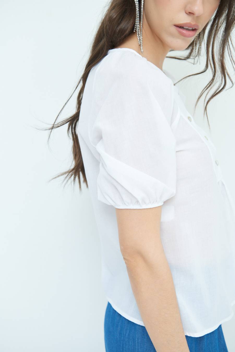Kikisix CAMICIA CON BOTTONCINI DAV. COTONE BIANCO Offerta