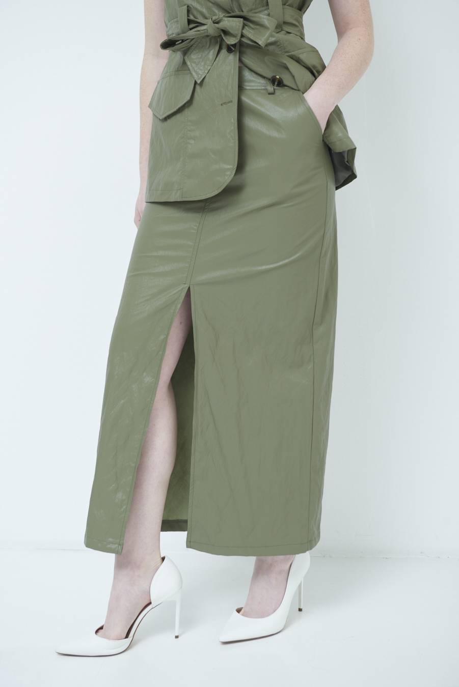 Kikisix GONNA ECOPELLE STROPICCIATA VERDE MILITARE Offerta temporanea