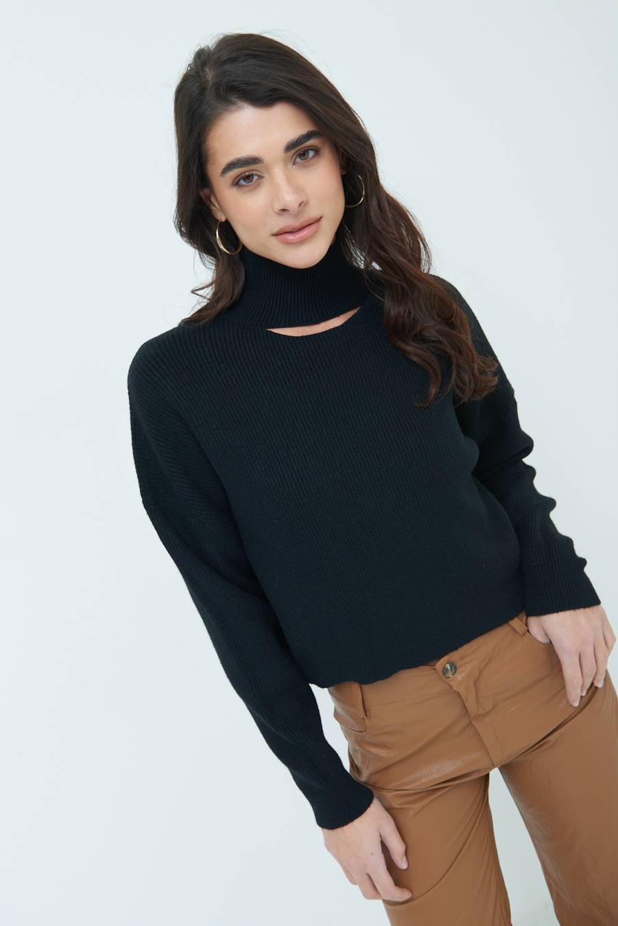 Kikisix MAGLIA COSTINA BUCO DAV. NERO Offerte giornaliere
