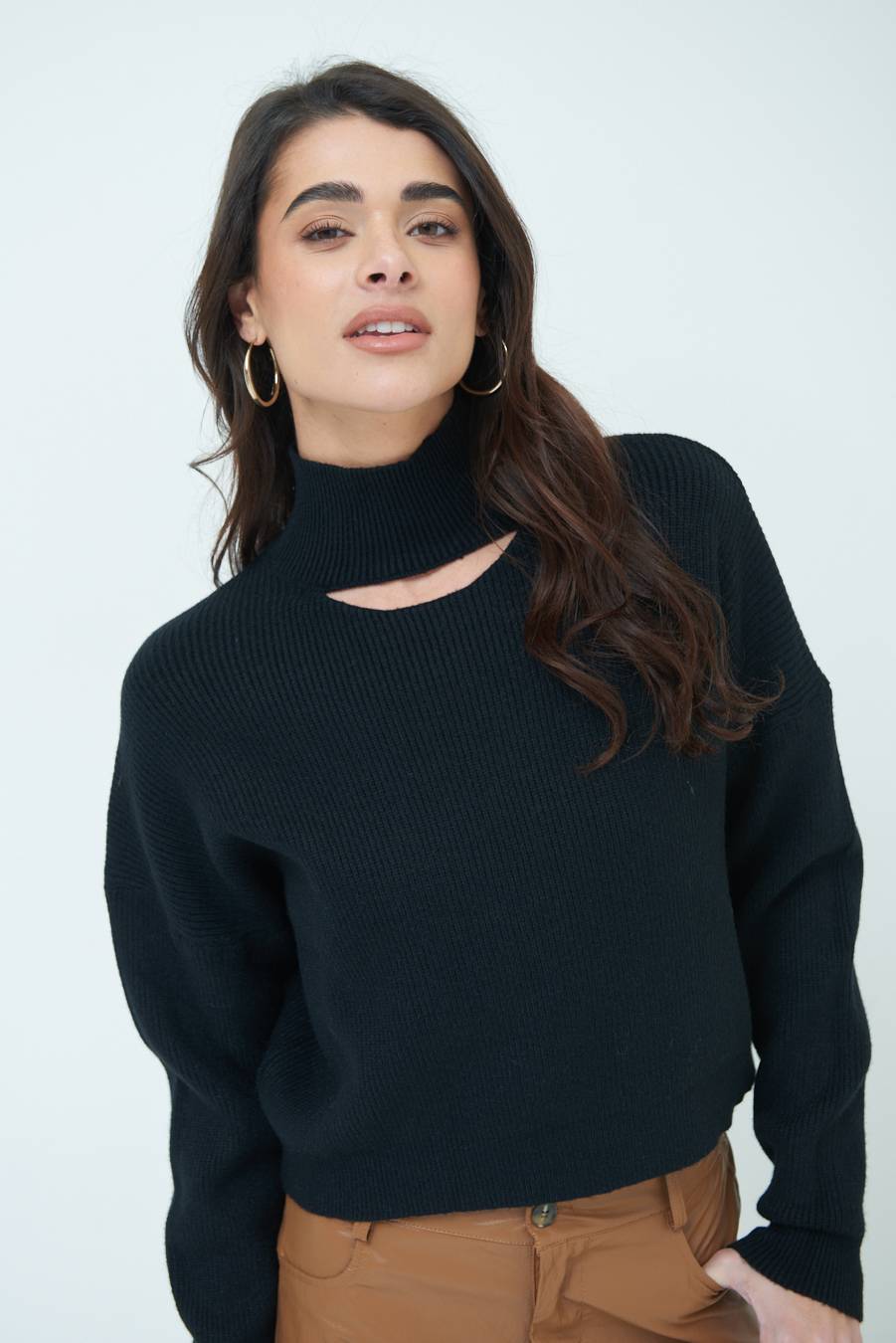Kikisix MAGLIA COSTINA BUCO DAV. NERO Offerte giornaliere