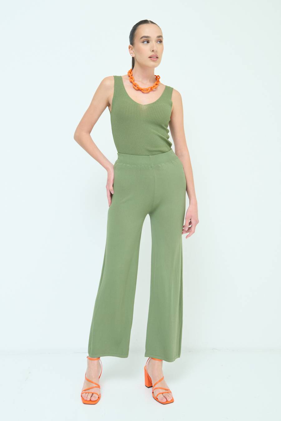 Kikisix PANTALONE PALAZZO MAGLIERIA VERDE MILITARE Sostegno trimestrale