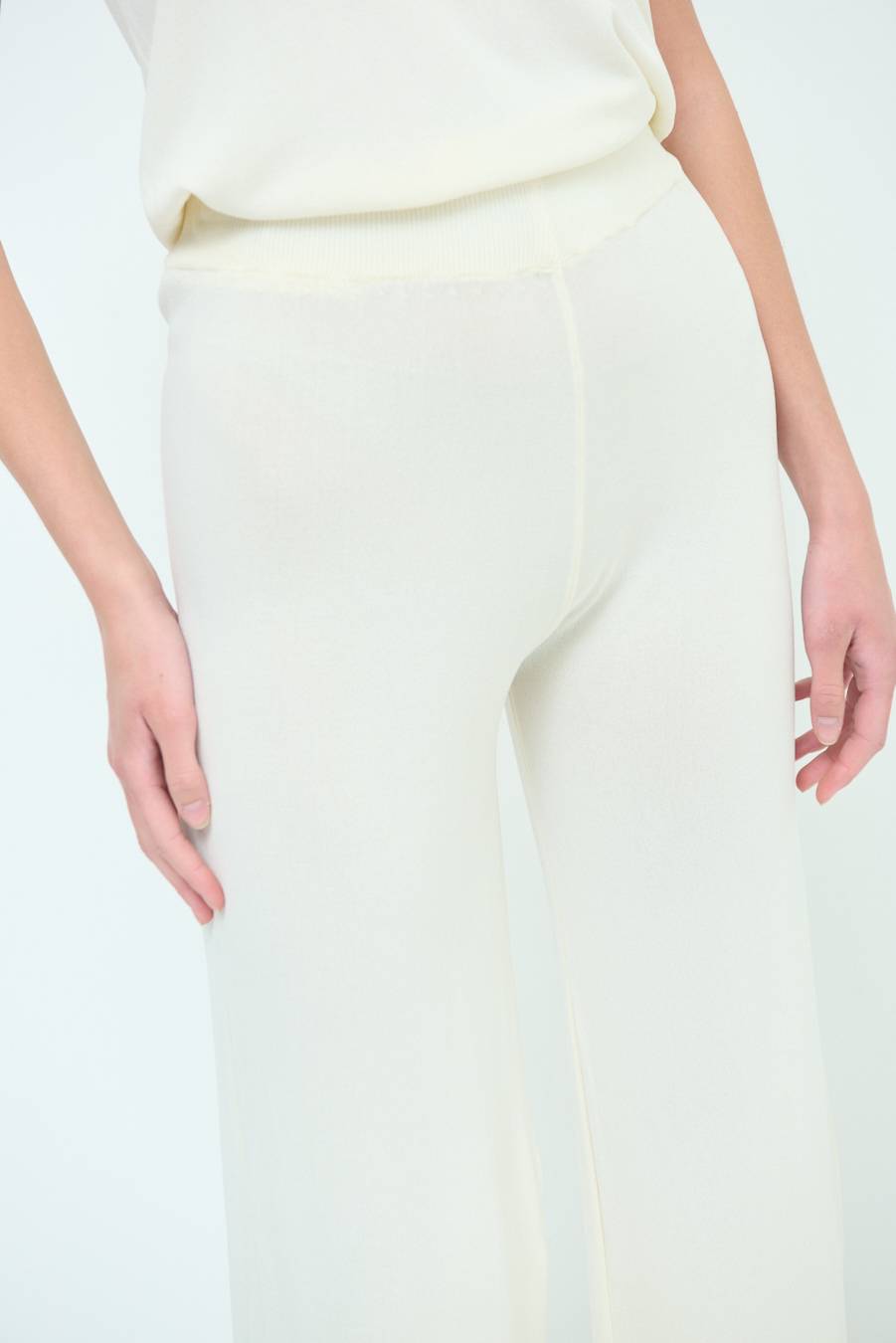 Kikisix PANTALONE PALAZZO MAGLIERIA BURRO Fino al 55% di sconto