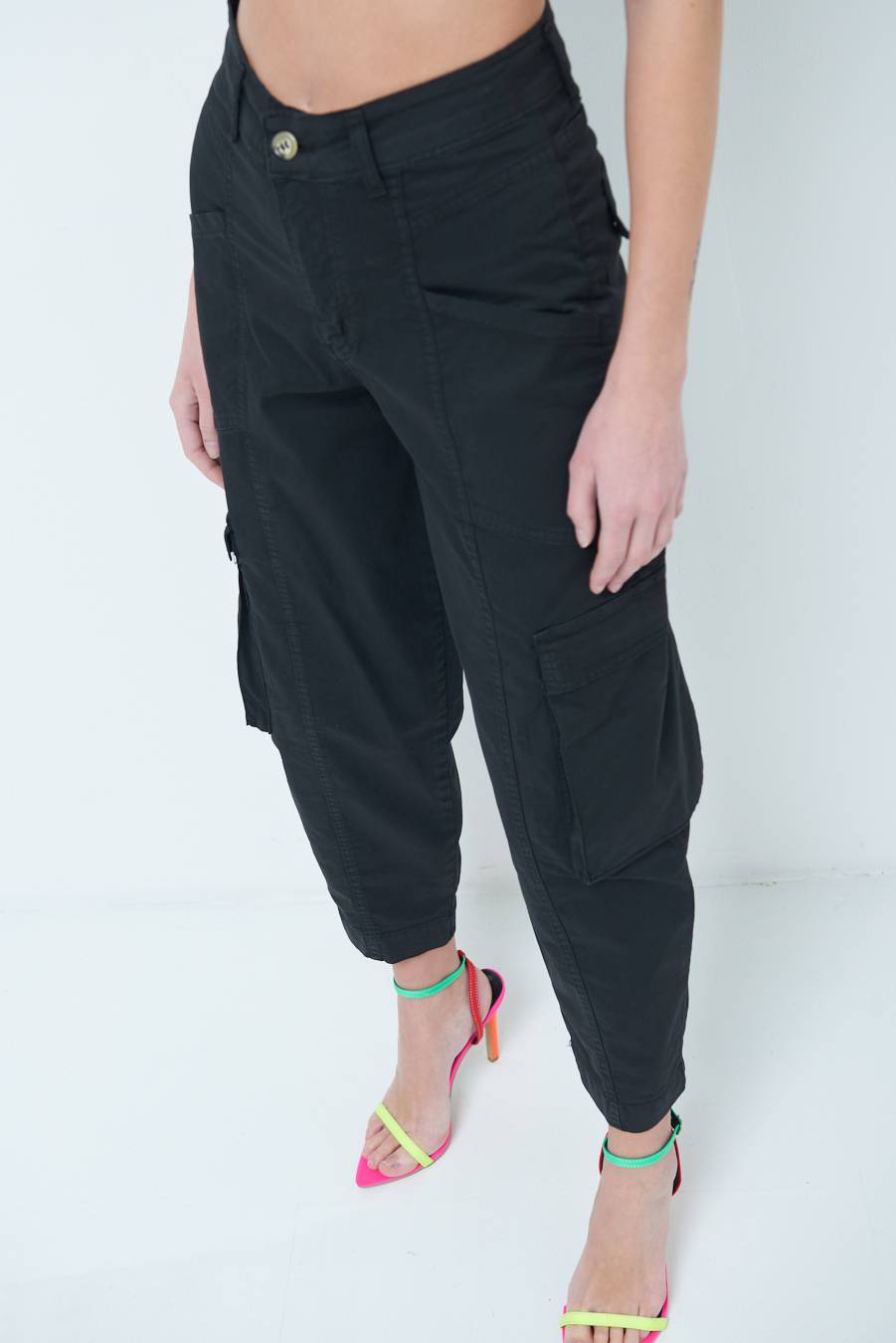 Kikisix PANTALONE TASCONI NERO Qualità