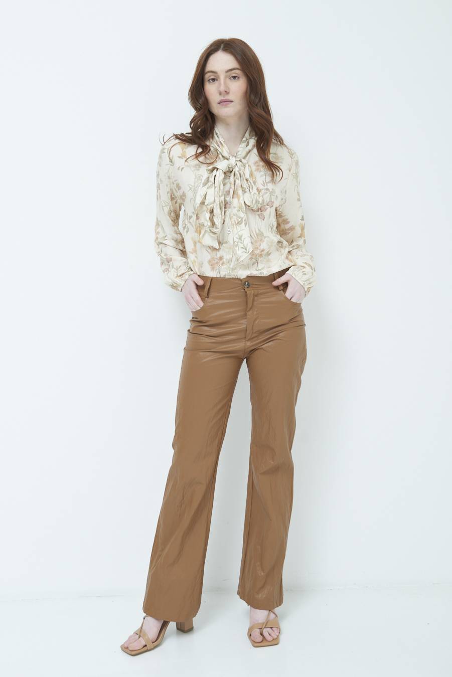 Kikisix PANTALONE ECOPELLE STROPICCIATA BEIGE Offerta
