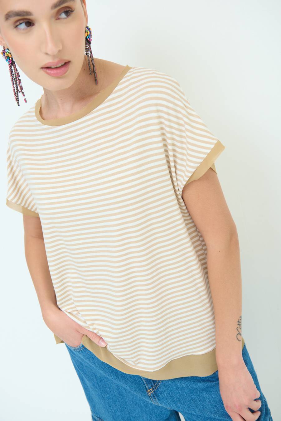 Kikisix T-SHIRT OVER VISCOSA RIGHE BEIGE Negozio online di fabbrica
