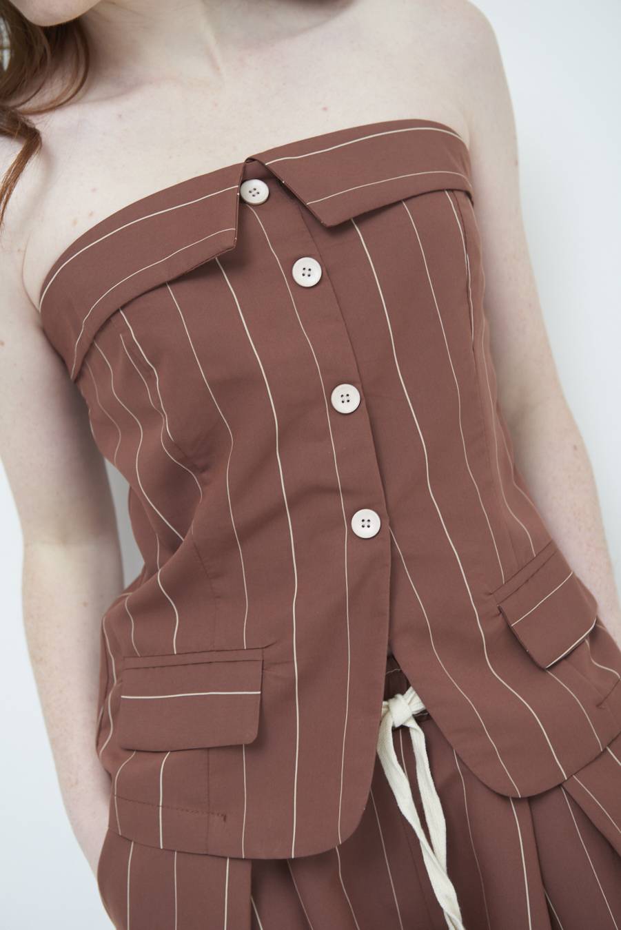 Kikisix TOP GESSATO CON BOTTONI DAVANTI COCCIO Fornitura limitata