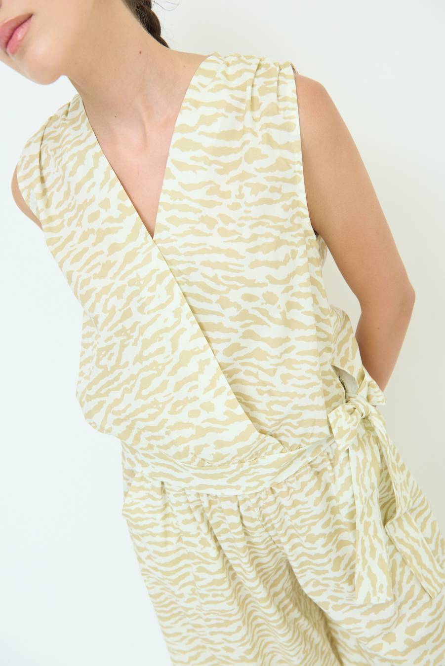 Kikisix TOP A ZEBRA NODO LATERALE BEIGE Offerta per la Festa della Mamma