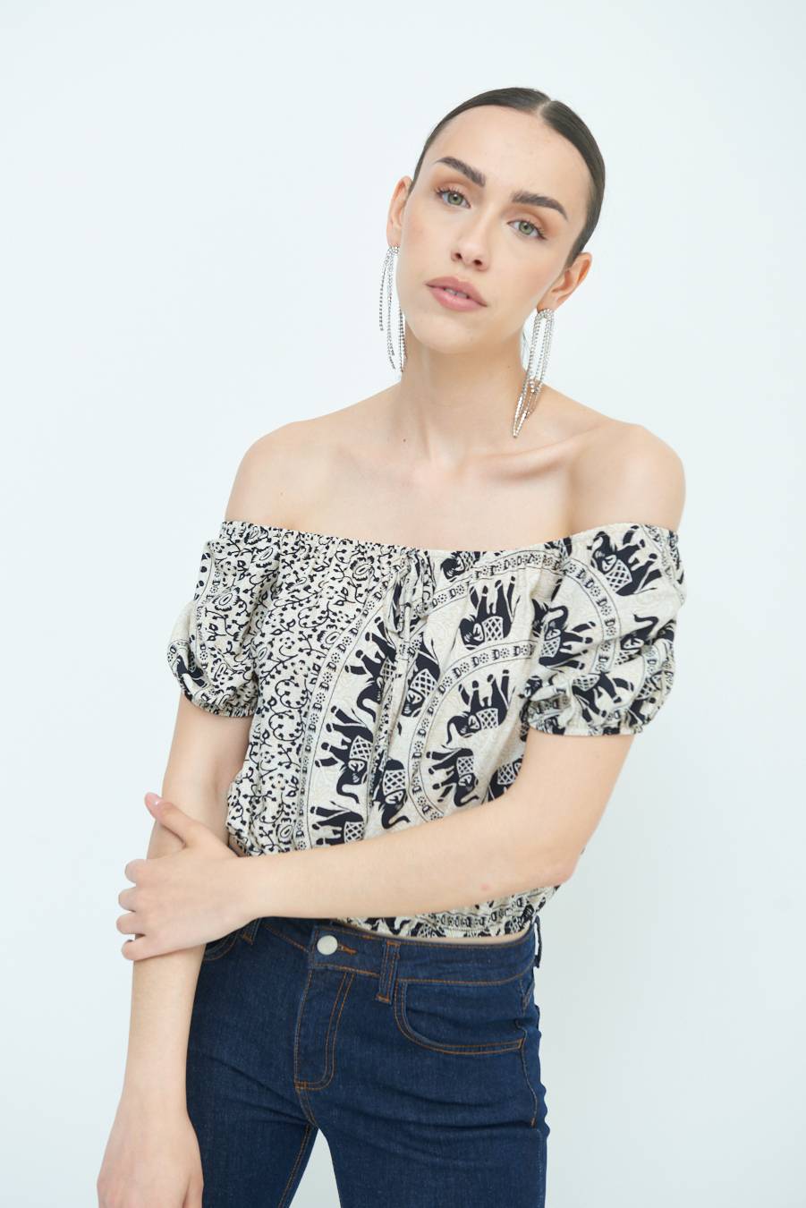 Kikisix TOP SCOLLO SHIFFER NERO Offerta temporanea
