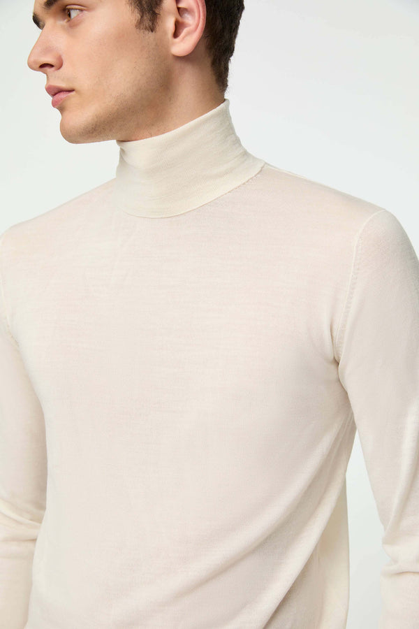 L.B.M. 1911 Maglia dolcevita in lana ultralight bianco latte Maglia dolcevita in lana ultralight bianco latte Italia