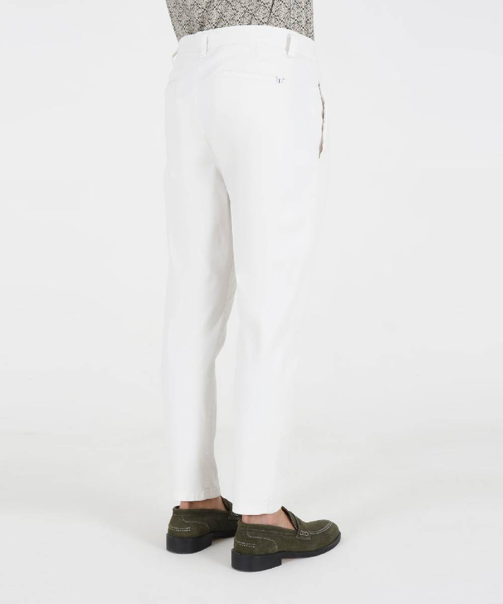 Over D PANTALONE TAPERED FIT TASCHE OBLIQUE NELLA CUCITURA 2025