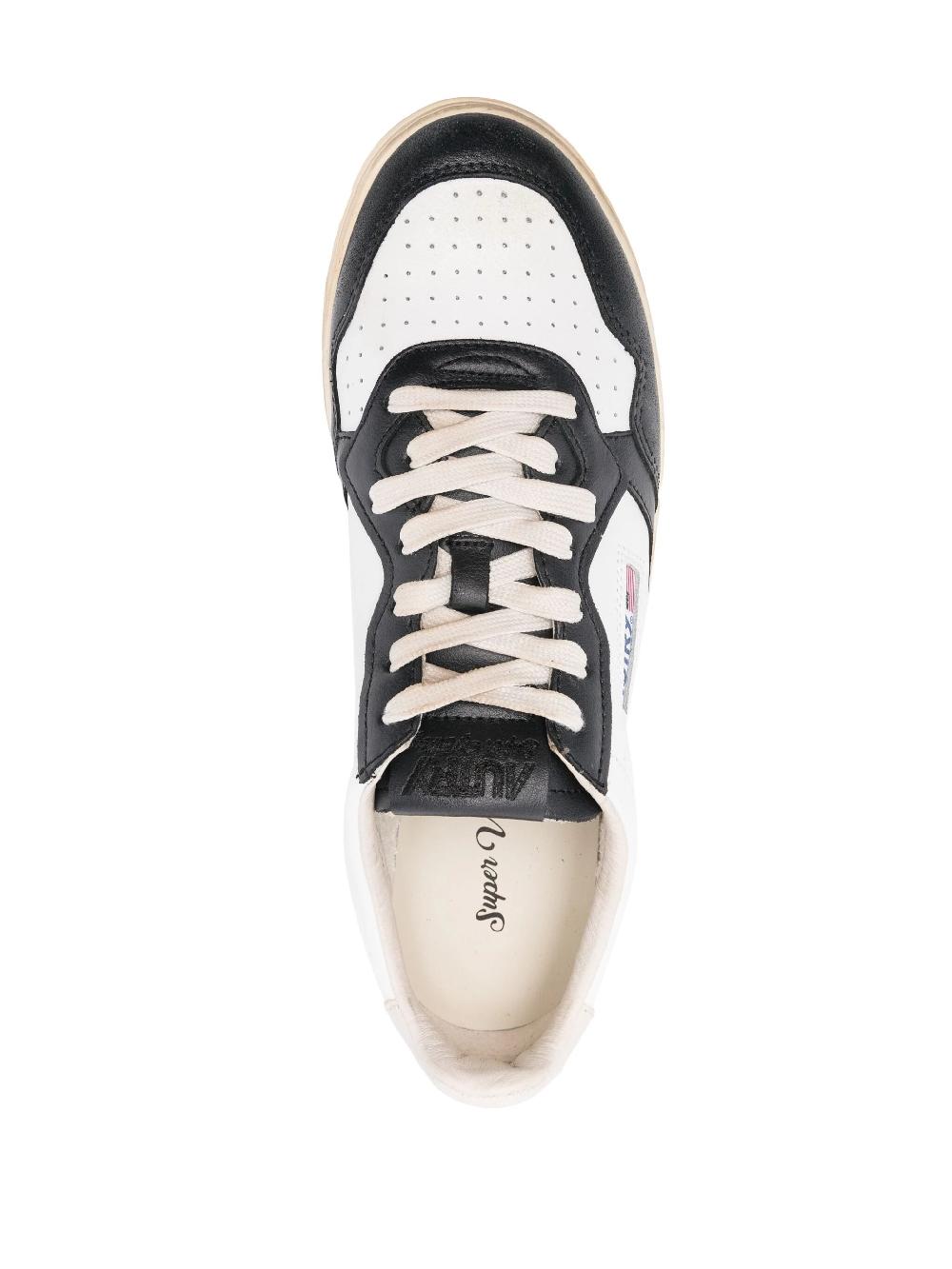 AUTRY Super vintage low leather sneakers Offerte speciali