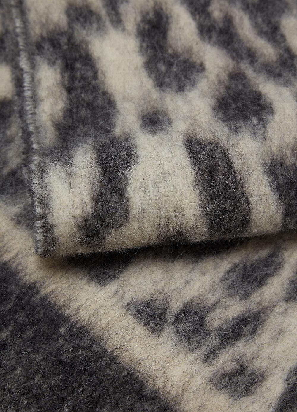 Stefanel Sciarpa jacquard animalier con frange Vendita Calda