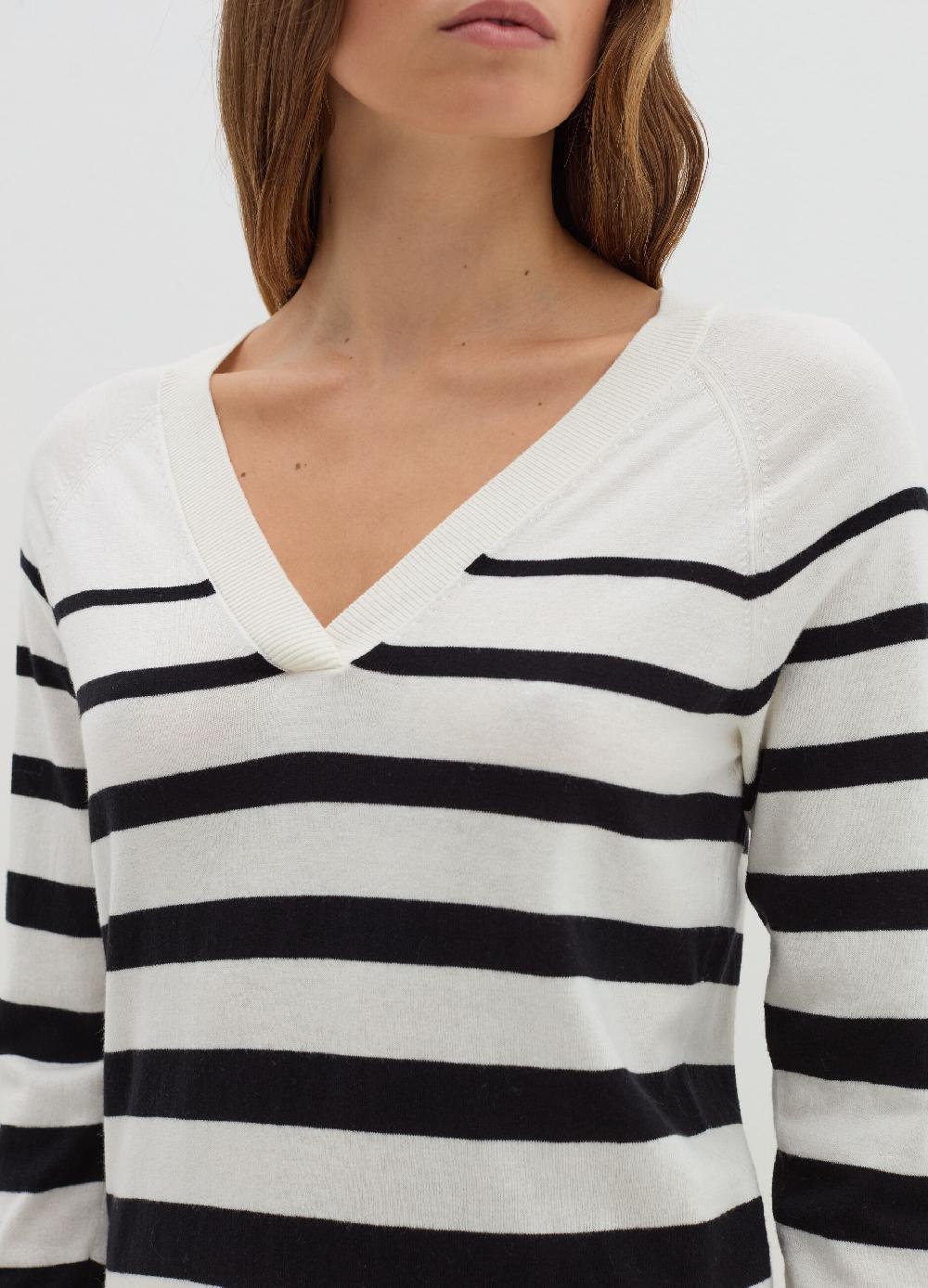 Stefanel Pullover a righe con scollo a V Vendita Calda