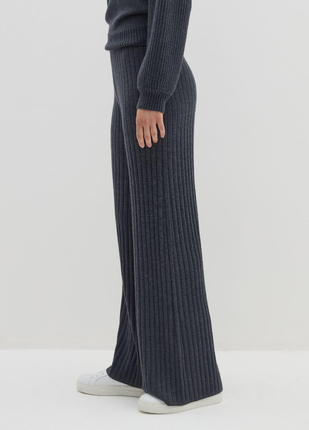 Stefanel Pantalone flare fit in maglia a coste Offerta esclusiva