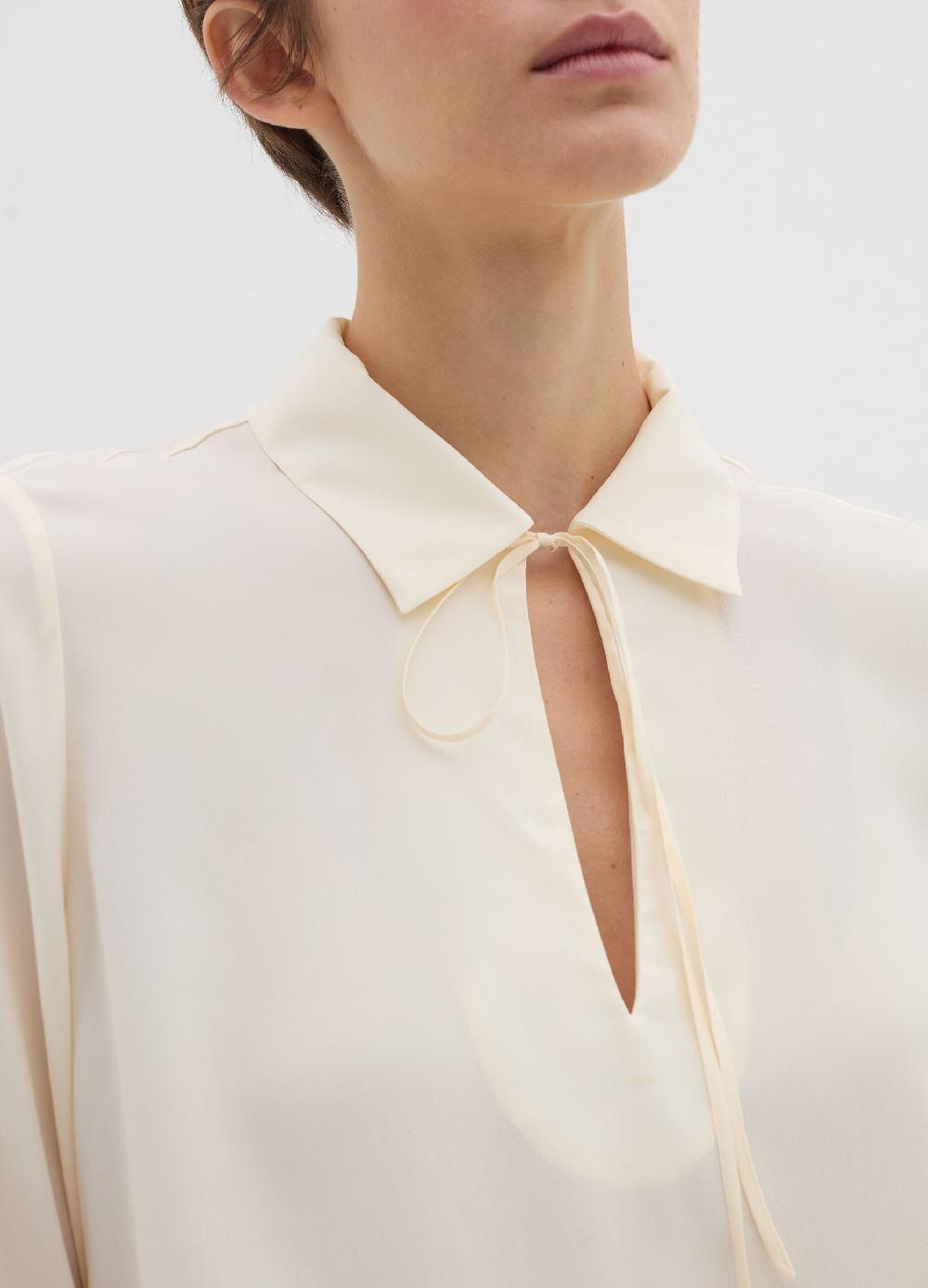 Stefanel Blusa in crêpe de chine con scollo a polo Negozio