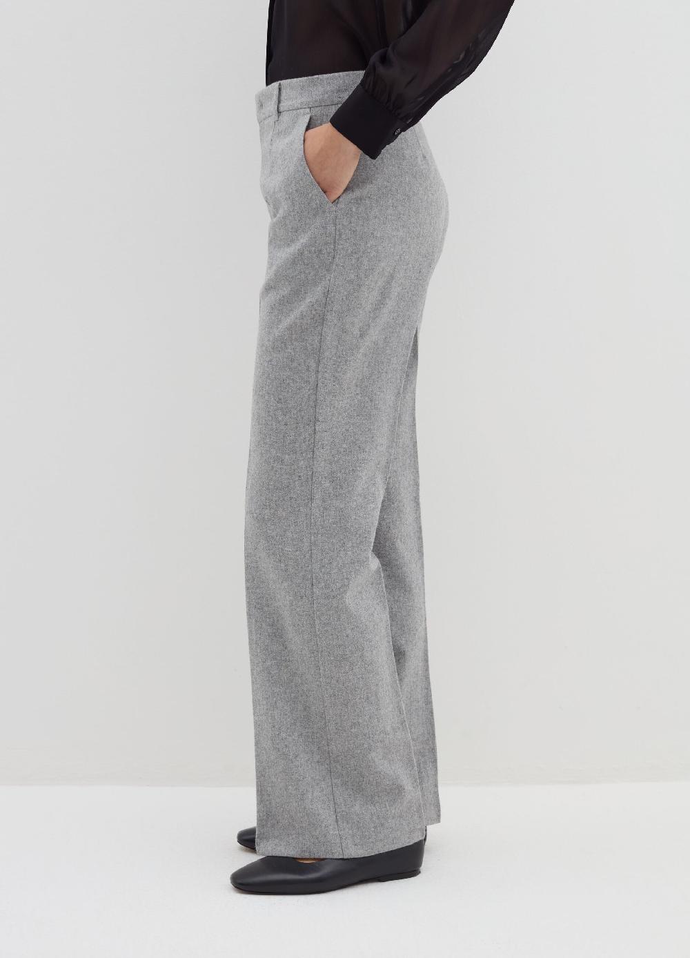 Stefanel Pantalone flare fit con pinces Saldi Di Fabbrica
