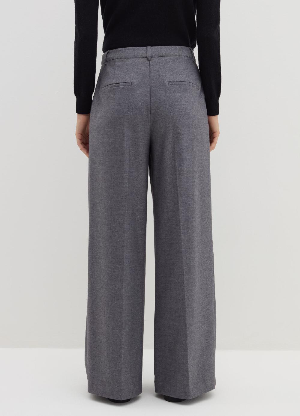 Stefanel Pantalone loose fit con pinces Sconto di tempo limitato