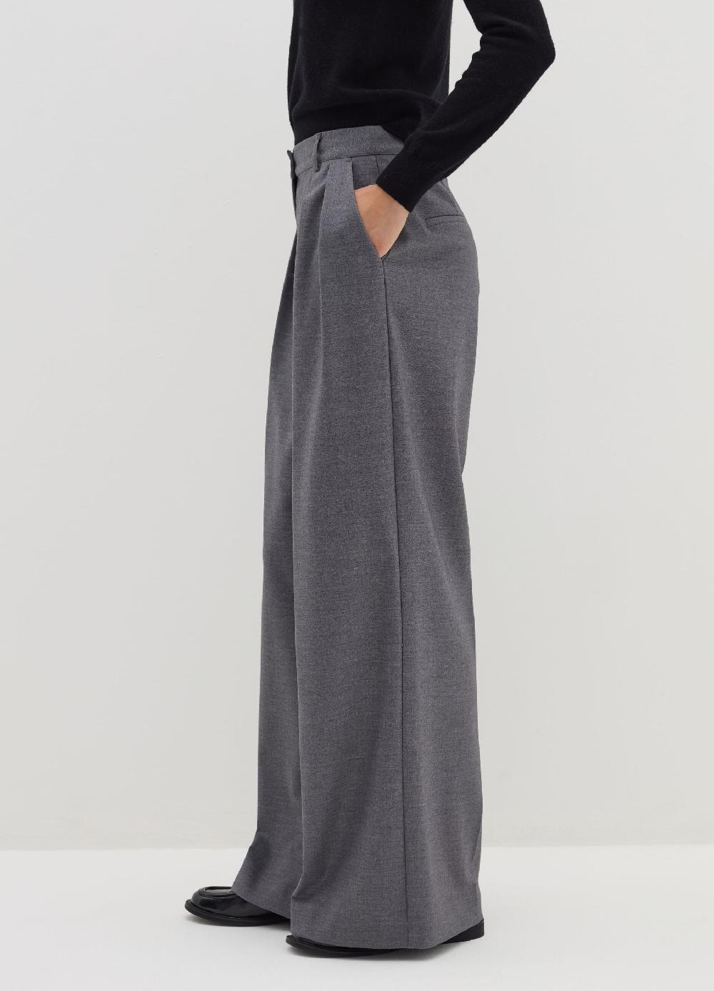 Stefanel Pantalone loose fit con pinces Sconto di tempo limitato