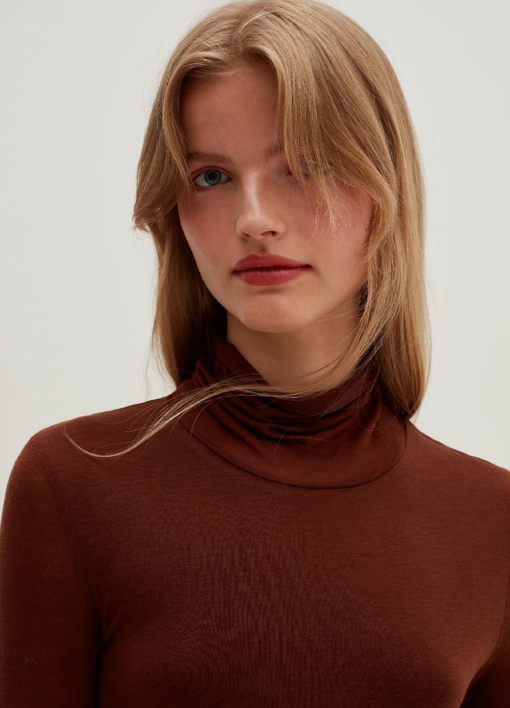 Stefanel T-shirt a collo alto in Lyocell e lana Sconti questo mese